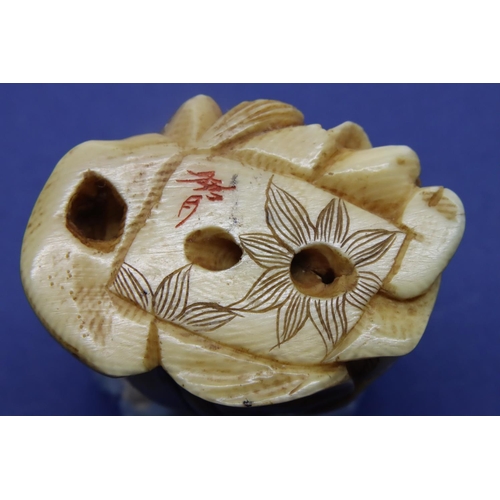 234 - Ivory carved netsuke in the form of a seated street vendor holding a fly whisk, H: 36 mm, signed to ... 