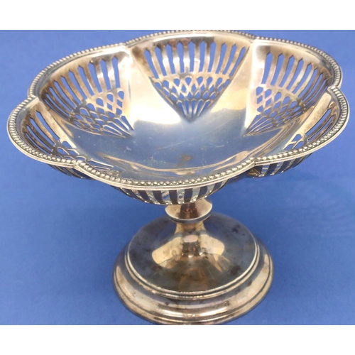 105 - Hallmarked silver pierced bon bon dish on pedestal, 72g D: 11 cm. P&P Group 1 (£14+VAT for the first... 