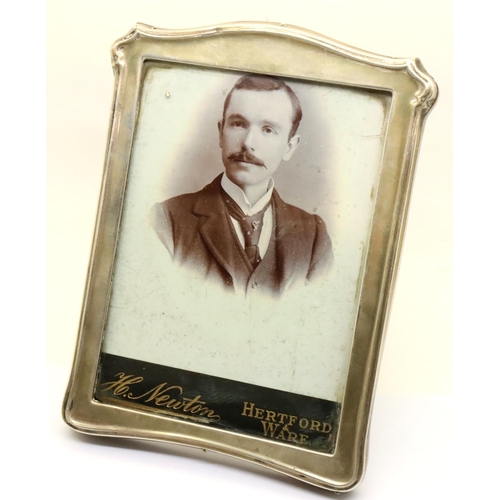 107 - Hallmarked silver and oak photograph frame, 12 x 16 cm. P&P Group 1 (£14+VAT for the first lot and £... 