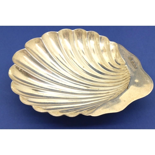 111 - Hallmarked silver shell shape butter dish, D: 10 cm, 33g. P&P Group 1 (£14+VAT for the first lot and... 