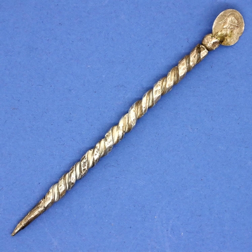 124 - Roman silver stylus with centurion finial, L: 12 cm, 17g. P&P Group 1 (£14+VAT for the first lot and... 