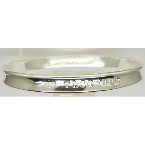 62 - 925 silver Tiffany and Co marked bangle, boxed, D: 60 mm, 27g. P&P Group 1 (£14+VAT for the first lo... 