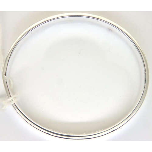 62 - 925 silver Tiffany and Co marked bangle, boxed, D: 60 mm, 27g. P&P Group 1 (£14+VAT for the first lo... 