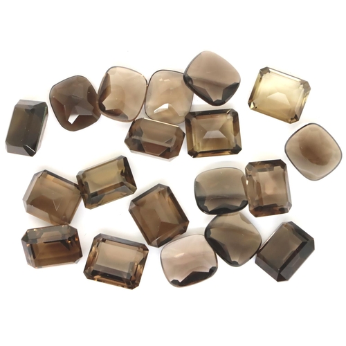 65 - Loose smoky quartz gemstones. P&P Group 1 (£14+VAT for the first lot and £1+VAT for subsequent lots)