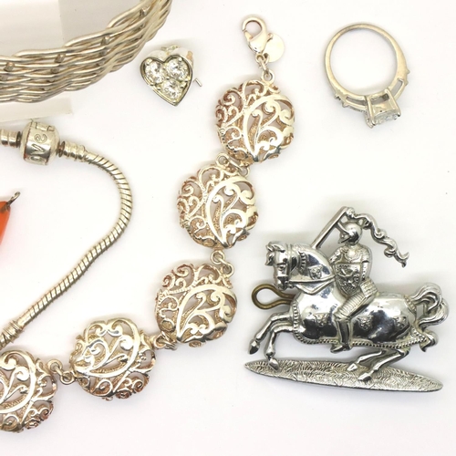 70 - Selection of white metal jewellery to include a snake chain bracelet. P&P Group 1 (£14+VAT for the f... 