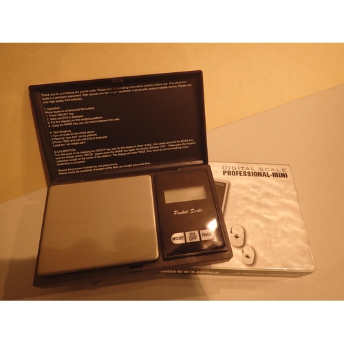 1064 - Boxed factory sealed professional mini 500g jewellery scales. P&P Group 1 (£14+VAT for the first lot... 