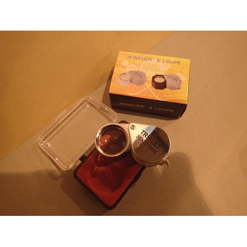 1068 - Stainless steel folding jewellers loupe 30 x 21 with box. P&P Group 1 (£14+VAT for the first lot and... 