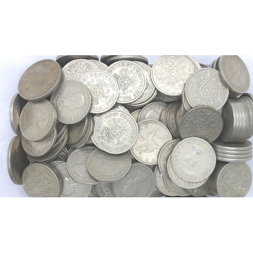 3137 - A large quantity of two shillings, George VI and Elizabeth II. Combined 1.8kg. P&P Group 2 (£18+VAT ... 