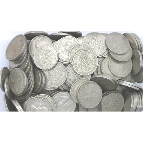 3137 - A large quantity of two shillings, George VI and Elizabeth II. Combined 1.8kg. P&P Group 2 (£18+VAT ... 