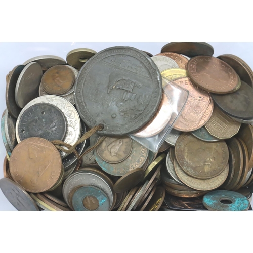 3141 - Mixed UK & world coins and banknotes. P&P Group 1 (£14+VAT for the first lot and £1+VAT for subseque... 