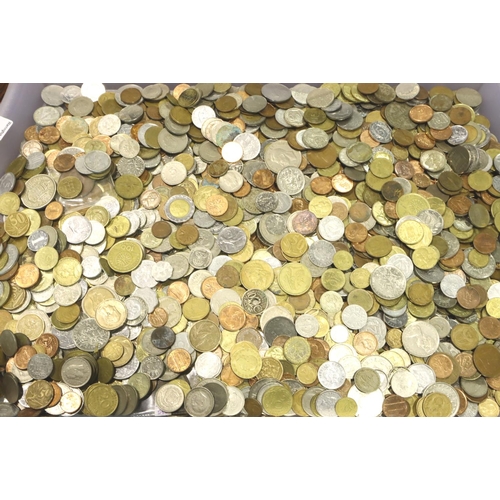 3144 - A large collection of mixed world coins. P&P Group 3 (£25+VAT for the first lot and £5+VAT for subse... 