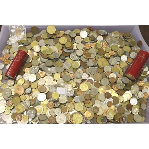 3145 - A large collection of mixed world coins. P&P Group 3 (£25+VAT for the first lot and £5+VAT for subse... 