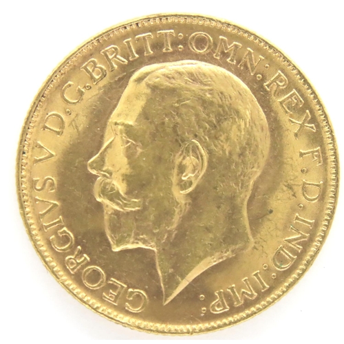 3156 - 1915 sovereign of George V. P&P Group 1 (£14+VAT for the first lot and £1+VAT for subsequent lots)