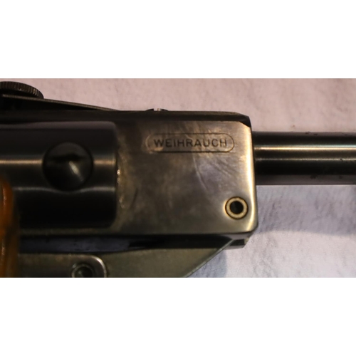 3001 - Weihrauch 22 air rifle in case with a Simmons scope. P&P Group 3 (£25+VAT for the first lot and £5+V... 