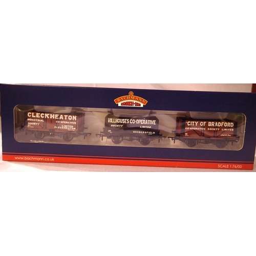 2172 - Bachmann 37-075N Northern Coop Private Owner wagons, set of three, National Railway Museum Exclusive... 