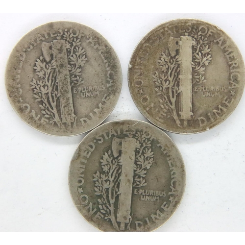 3061 - Three American Mercury dimes. P&P Group 1 (£14+VAT for the first lot and £1+VAT for subsequent lots)