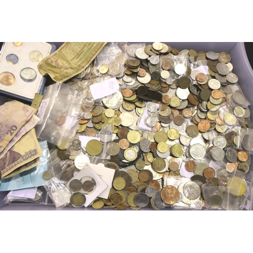 3098 - Large collection of 20th century world coins, combined weight approximately 5.7kg. P&P Group 3 (£25+... 