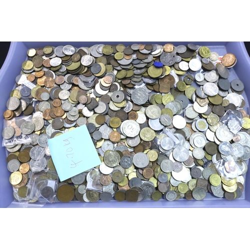 3100 - Large collection of 19th and 20th century world coins, combined weight 4.7kg. P&P Group 3 (£25+VAT f... 