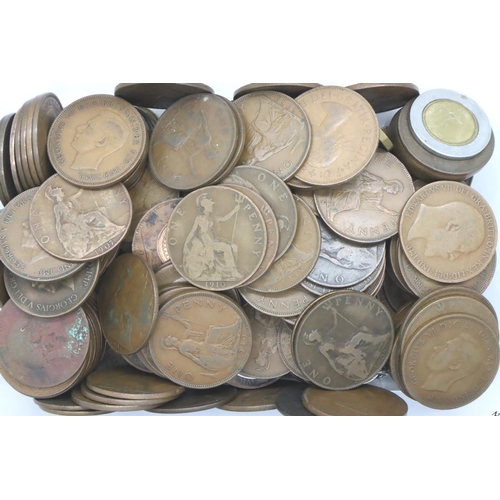 3112 - Collection of pennies; Queen Victoria and later. P&P Group 1 (£14+VAT for the first lot and £1+VAT f... 