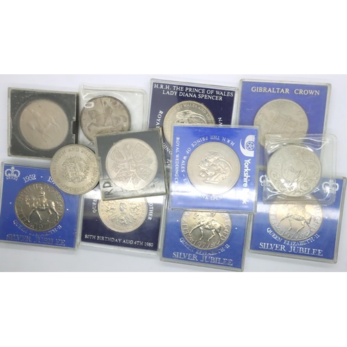 3113 - 1935 crown of George V and eleven further crowns including Gibraltar. P&P Group 1 (£14+VAT for the f... 