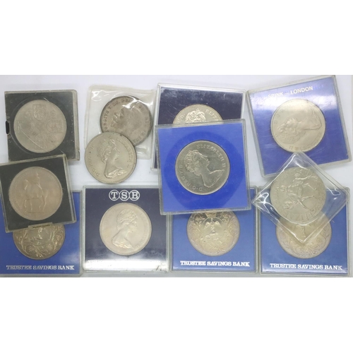 3113 - 1935 crown of George V and eleven further crowns including Gibraltar. P&P Group 1 (£14+VAT for the f... 