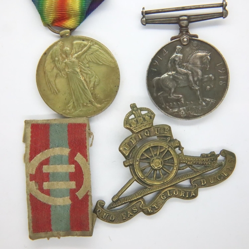 2223 - 910474 GNR WH LINNETT RA, a British WWI medal pair and cap badge, with a further unknown shoulder ba... 