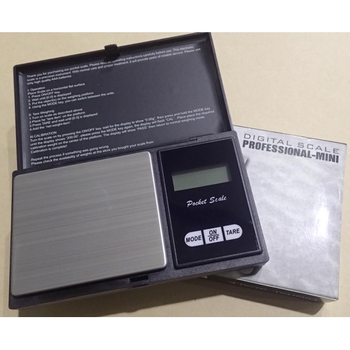 1049 - New old stock 500g digital professional jewellery scale. P&P Group 1 (£14+VAT for the first lot and ... 