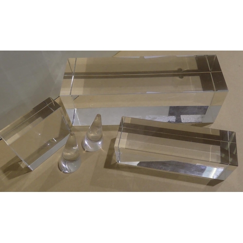 1055 - Five glass and Perspex jewellery display stands. P&P Group 1 (£14+VAT for the first lot and £1+VAT f... 