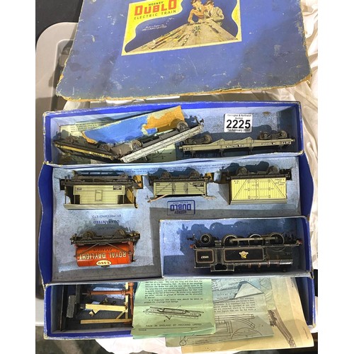 2225 - Hornby Dublo Meccano Limited Good Train set, box in poor condition, contents fair. P&P Group 3 (£25+... 