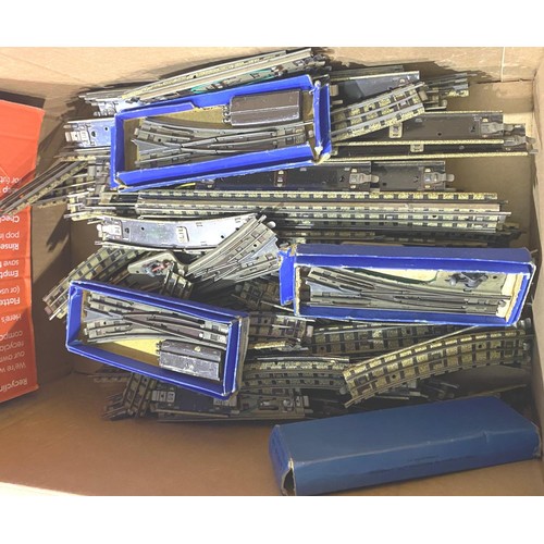 2226 - Large quantity of Hornby Dublo three rail track. P&P Group 3 (£25+VAT for the first lot and £5+VAT f... 