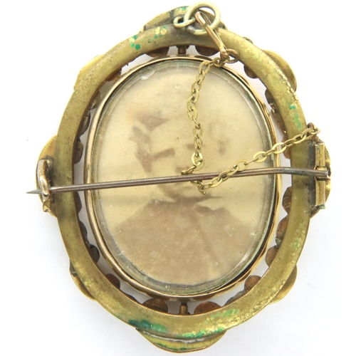 60 - Yellow metal reversible Victorian mourning brooch, H: 50 mm. P&P Group 1 (£14+VAT for the first lot ... 