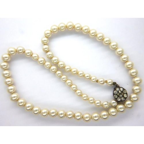 62 - Synthetic pearl necklace on a 9ct gold clasp, L: 38 cm, 18.0g. P&P Group 1 (£14+VAT for the first lo... 