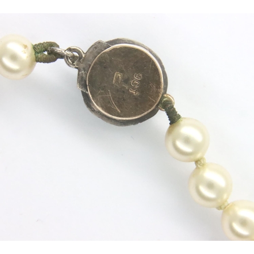 62 - Synthetic pearl necklace on a 9ct gold clasp, L: 38 cm, 18.0g. P&P Group 1 (£14+VAT for the first lo... 