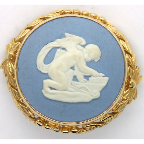 76 - Wedgwood boxed blue and white cameo brooch, D: 35 mm. P&P Group 1 (£14+VAT for the first lot and £1+... 