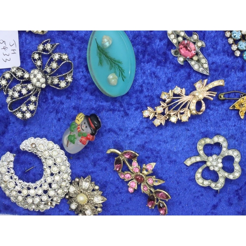 83 - Collection of thirty four assorted brooches, mounted to board. P&P Group 2 (£18+VAT for the first lo... 