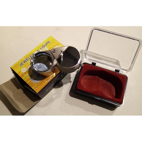 1062 - Boxed and cased 30 x 21 stainless steel jewellers loupe. P&P Group 1 (£14+VAT for the first lot and ... 