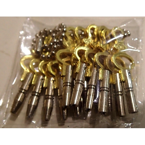 1063 - Collection of fourteen different sized pocket watch keys. P&P Group 1 (£14+VAT for the first lot and... 