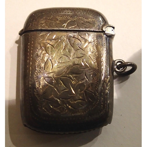 1064 - Hallmarked silver Albertina ladies vesta case. P&P Group 1 (£14+VAT for the first lot and £1+VAT for... 