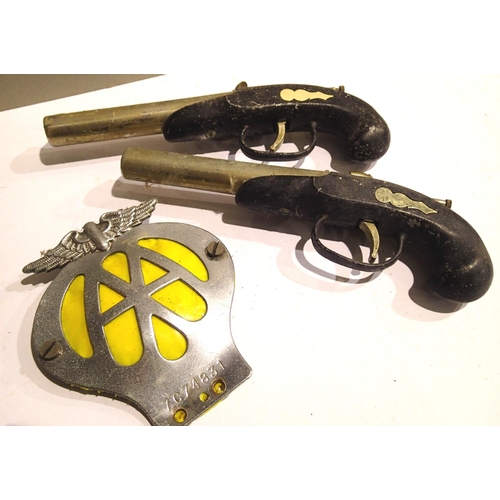 1076 - Pair of vintage pistol table lighters, both require attention and an AA badge. P&P Group 1 (£14+VAT ... 