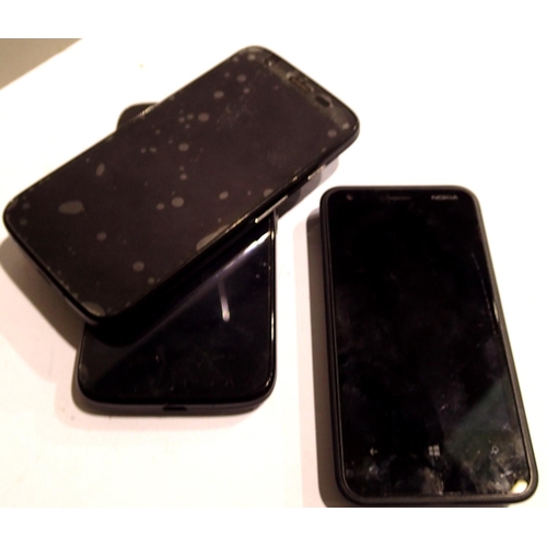 1095 - Two Motorola touchscreen  phones and one other. P&P Group 1 (£14+VAT for the first lot and £1+VAT fo... 