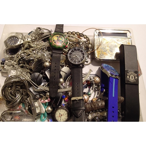 1099 - Mixed unsorted costume jewellery including wristwatches. P&P Group 2 (£18+VAT for the first lot and ... 