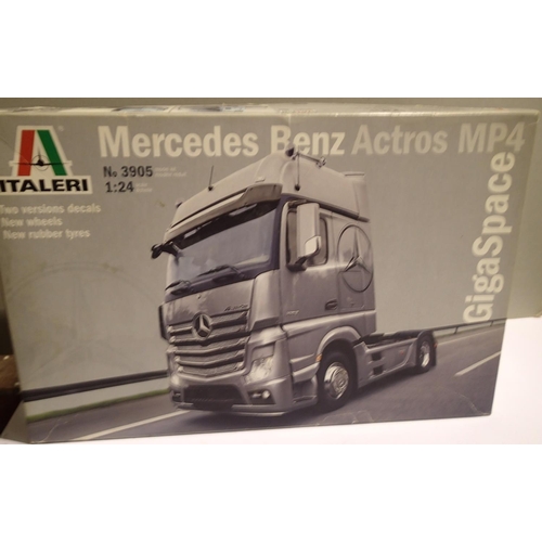 1115 - Boxed Italeri Mercedes Benz Actros MP4 HGV motor unit model. Not available for in-house P&P, contact... 