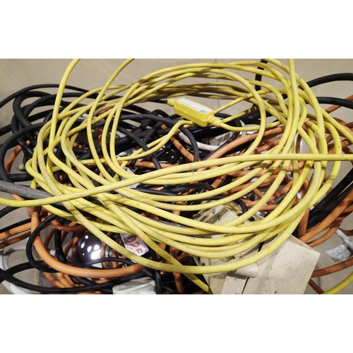 1686 - Box containing mixed electrical cables. Not available for in-house P&P, contact Paul O'Hea at Mailbo... 