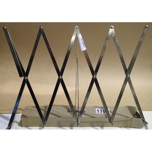 1104 - Box Witter table top music stand. P&P Group 1 (£14+VAT for the first lot and £1+VAT for subsequent l... 