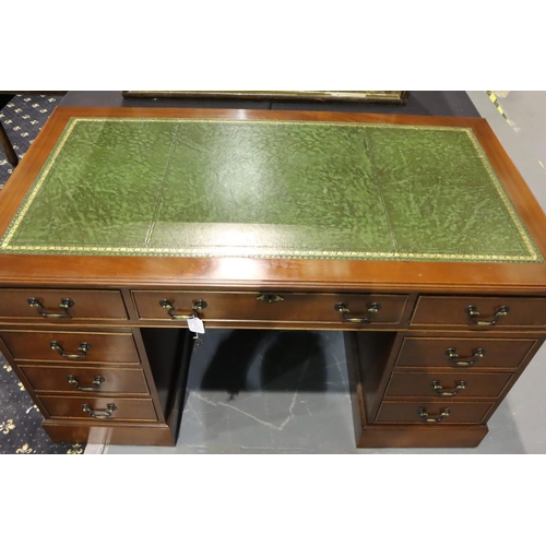 3069 - 20th century mahogany twin pedestal desk with tooled green leather insert with key, 137 x 76 x 76 cm... 