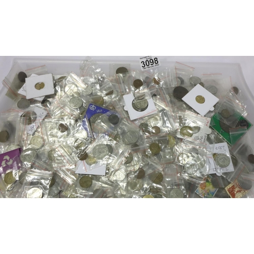 3098 - Large collection of World coins and commemoratives. P&P Group 2 (£18+VAT for the first lot and £3+VA... 