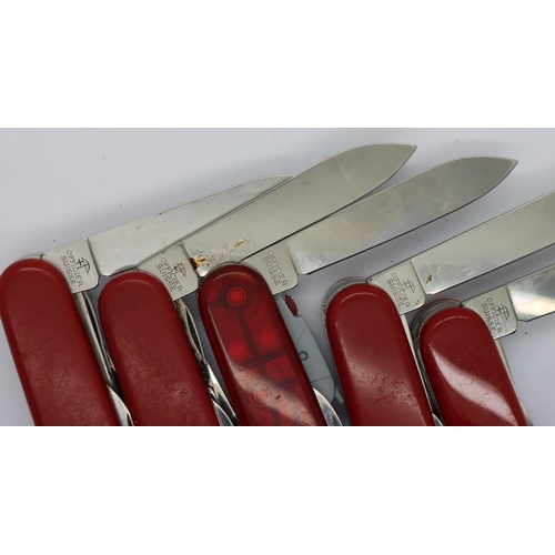 2028 - Five Victorinox Swiss Army type knives. P&P Group 1 (£14+VAT for the first lot and £1+VAT for subseq... 