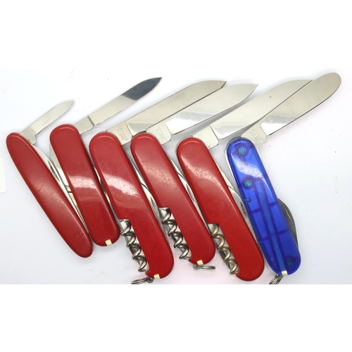 2032 - Five Victorinox Swiss Army type knives. P&P Group 1 (£14+VAT for the first lot and £1+VAT for subseq... 