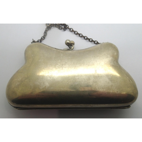 101 - Silver plated ladies purse with engraved decoration, L: 11 cm. P&P Group 1 (£14+VAT for the first lo... 