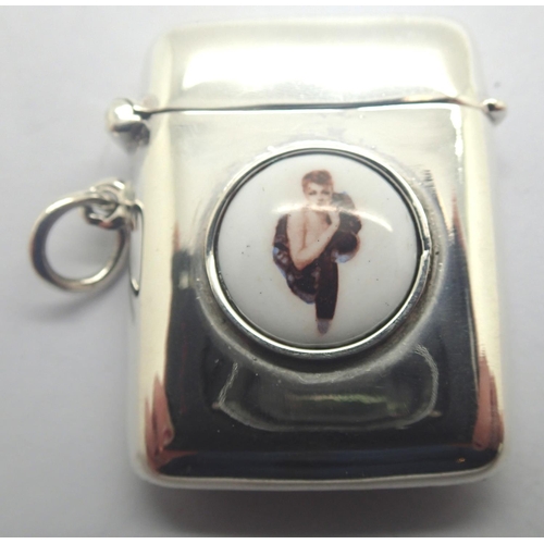 110 - 925 silver vesta case with enamel decoration, 40 x 30 mm. P&P Group 1 (£14+VAT for the first lot and... 